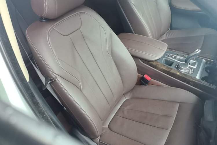 Used BMW X5 2018 xDrive28i Right Front Seat