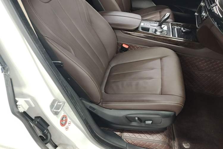 Used BMW X5 2018 xDrive28i Right Front Seat
