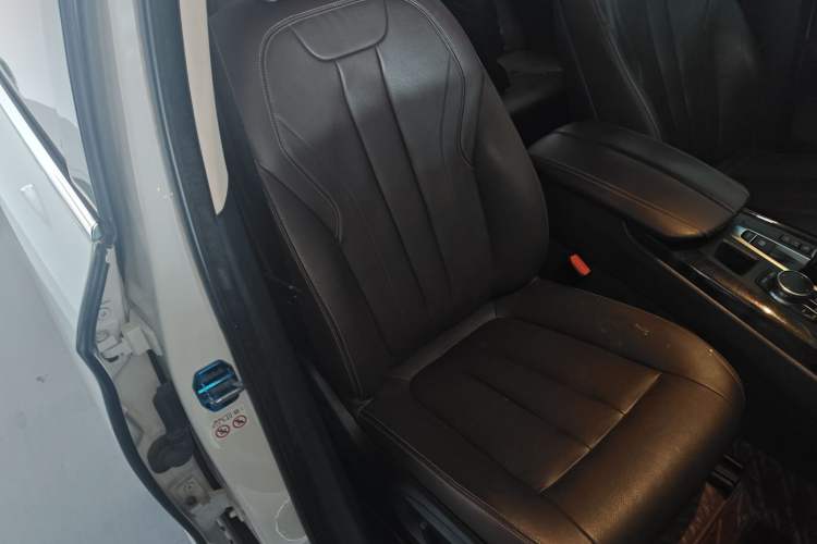 Used BMW X5 2018 xDrive28i Right Front Seat