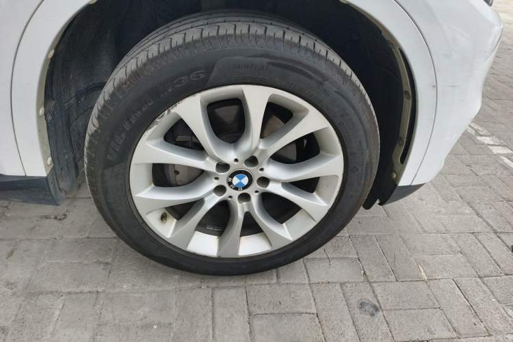 Used BMW X5 2018 xDrive28i Right Front Wheel Hub