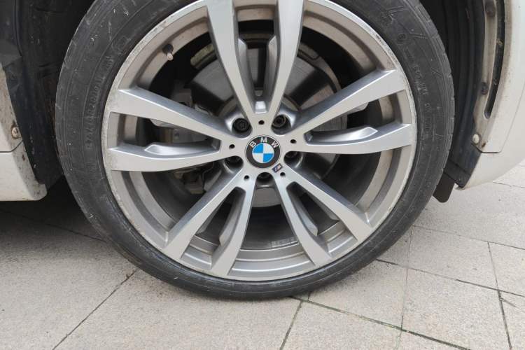 Used BMW X5 2018 xDrive35i M Sport Edition Right Front Wheel Hub