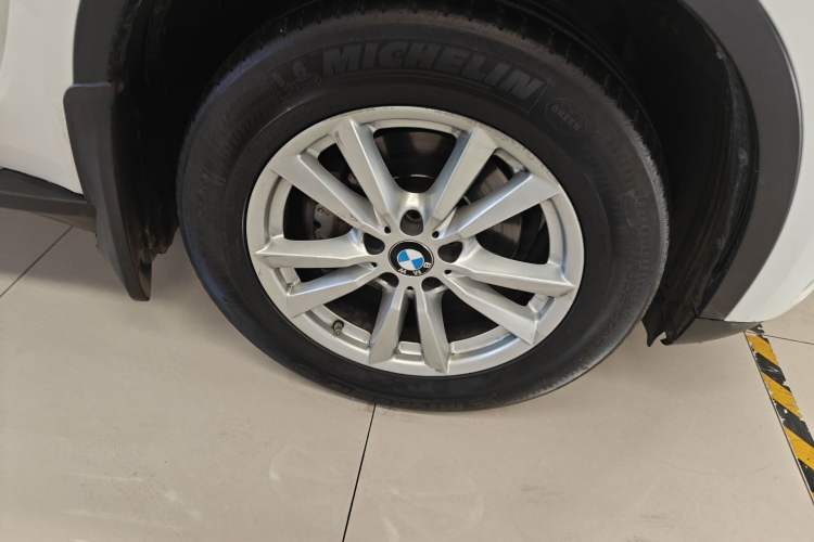 Used BMW X5  Right Front Wheel Hub