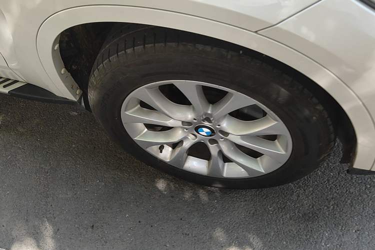 Used BMW X5 2018 xDrive28i Right Front Wheel Hub