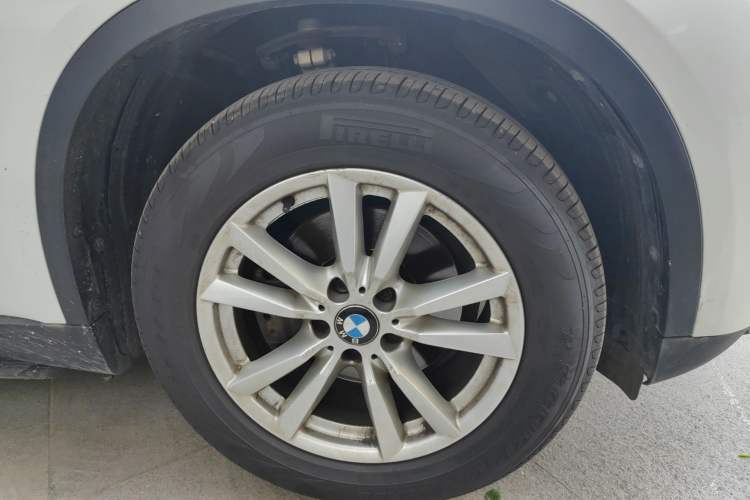 Used BMW X5  Right Front Wheel Hub