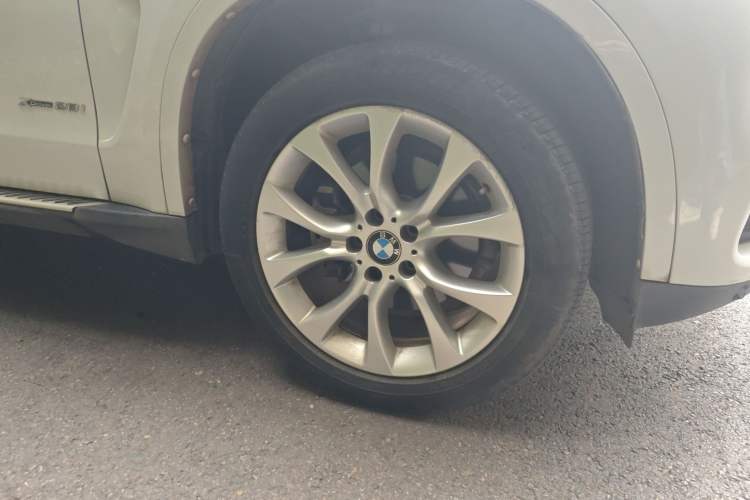 Used BMW X5 2018 xDrive28i Right Front Wheel Hub