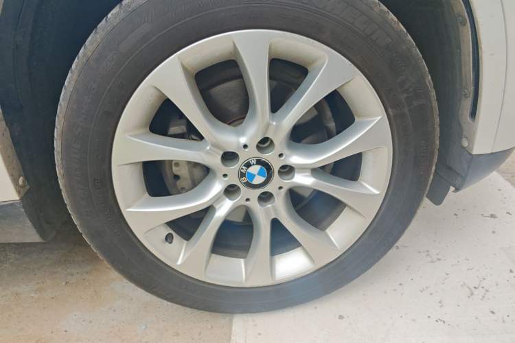 Used BMW X5 2018 xDrive28i Right Front Wheel Hub