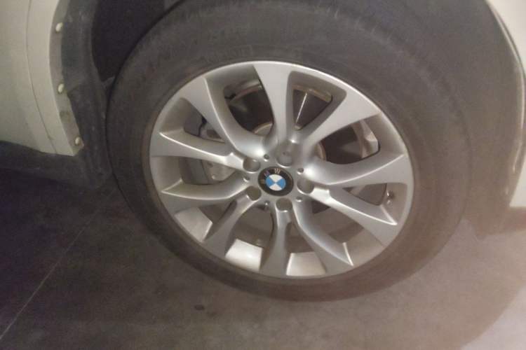 Used BMW X5 2018 xDrive28i Right Front Wheel Hub