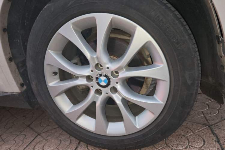 Used BMW X5 2018 xDrive28i Right Front Wheel Hub