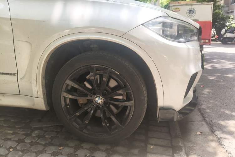 Used BMW X5 2018 xDrive35i M Sport Edition Right Front Wheel Hub