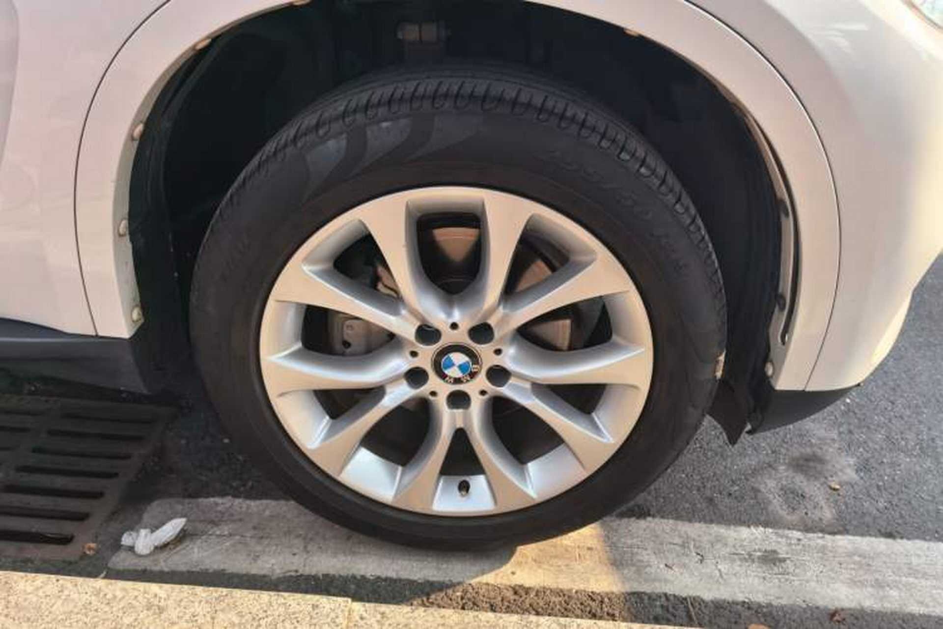 Used BMW X5 2018 xDrive28i Right Front Wheel Hub
