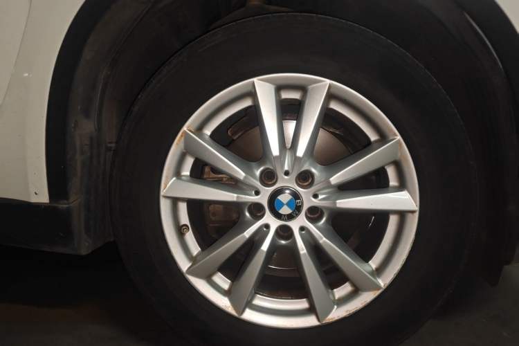Used BMW X5  Right Front Wheel Hub