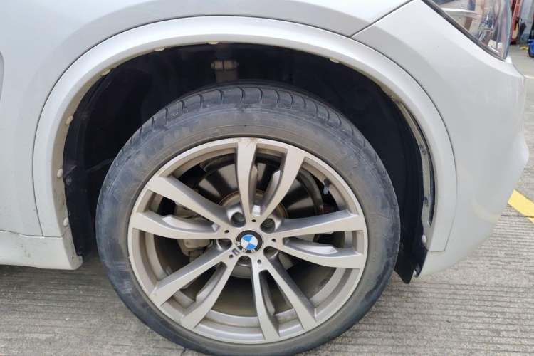 Used BMW X5 2018 xDrive35i M Sport Edition Right Front Wheel Hub
