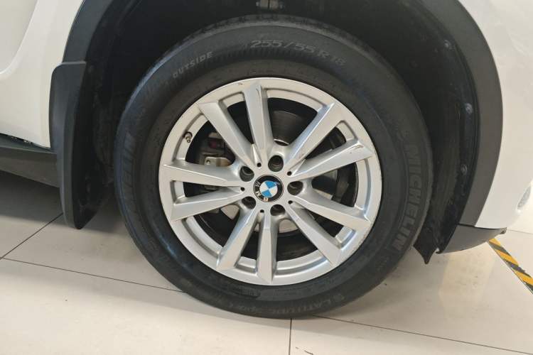 Used BMW X5  Right Front Wheel Hub