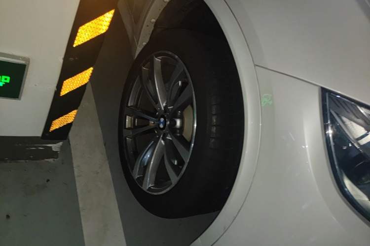 Used BMW X5 2018 xDrive35i M Sport Edition Right Front Wheel Hub