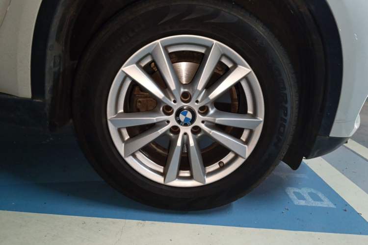 Used BMW X5  Right Front Wheel Hub