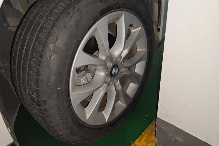 Used BMW X5 2018 xDrive28i Right Front Wheel Hub