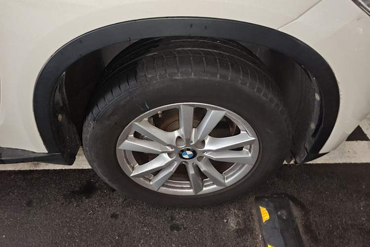 Used BMW X5  Right Front Wheel Hub
