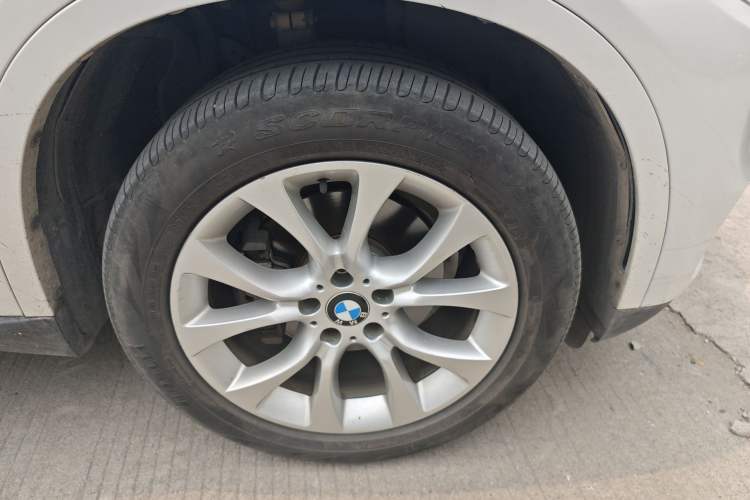 Used BMW X5 2018 xDrive28i Right Front Wheel Hub