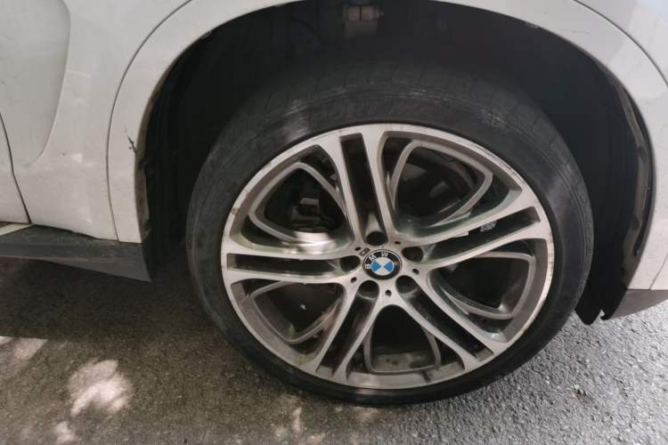 Used BMW X5 2018 xDrive28i Right Front Wheel Hub