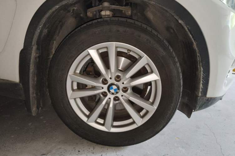 Used BMW X5 2018 xDrive35i Standard Model Small Screen Fabric Middle East Right Front Wheel Hub