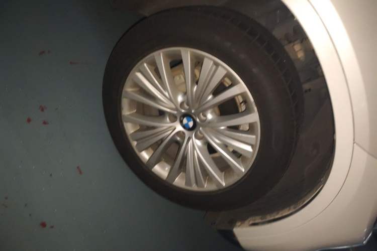 Used BMW X5 2018 xDrive28i Right Front Wheel Hub