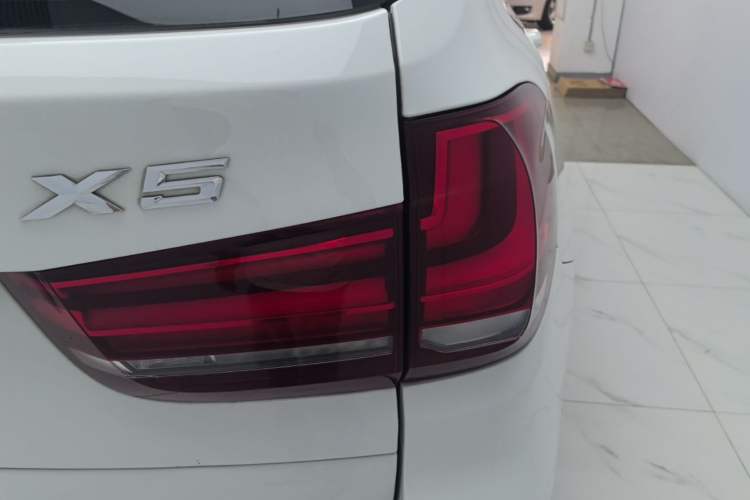 Used BMW X5 2018 xDrive35i Base Model Middle East Right Rear Taillight