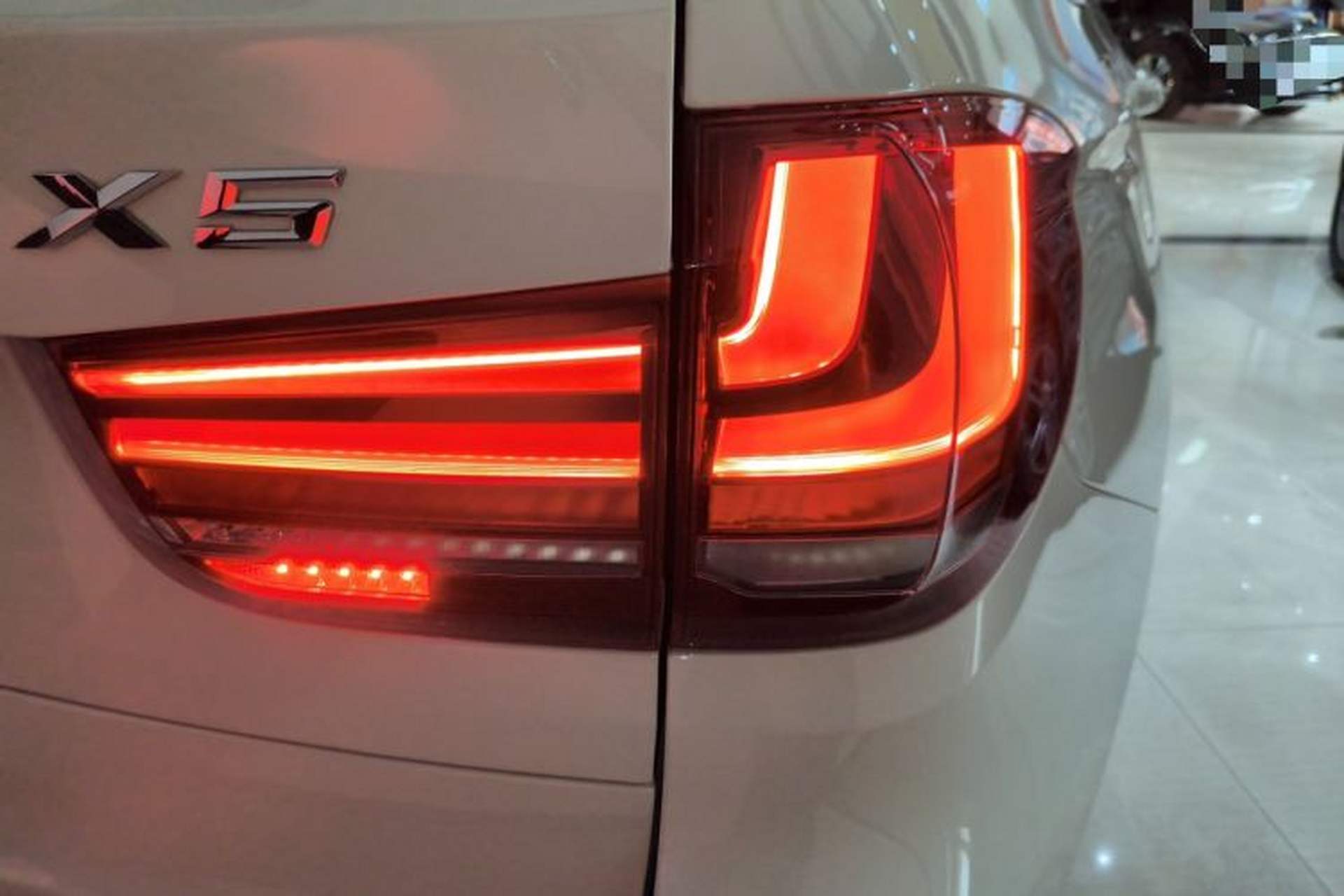 Used BMW X5 2018 xDrive35i Base Model Middle East Right Rear Taillight