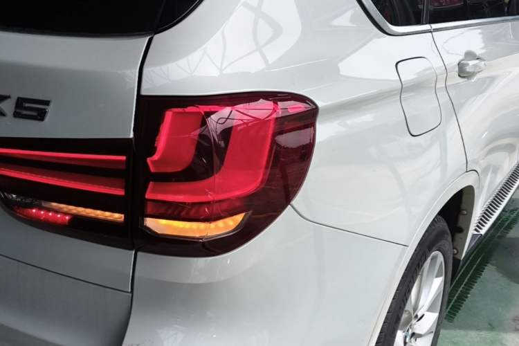 Used BMW X5 2018 xDrive28i Right Rear Taillight