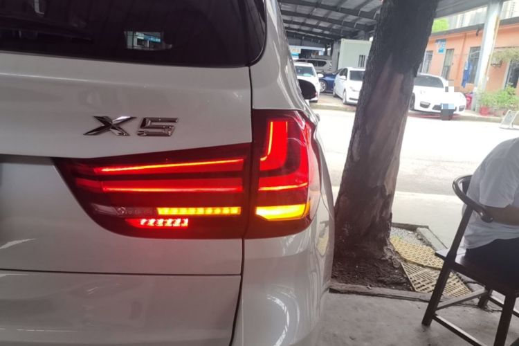 Used BMW X5 2018 xDrive28i Right Rear Taillight