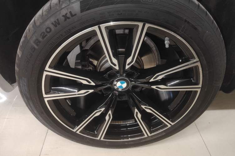 Used BMW X5 2018 xDrive35i Standard Model Small Screen Fabric Middle East Right Rear Wheel Hub