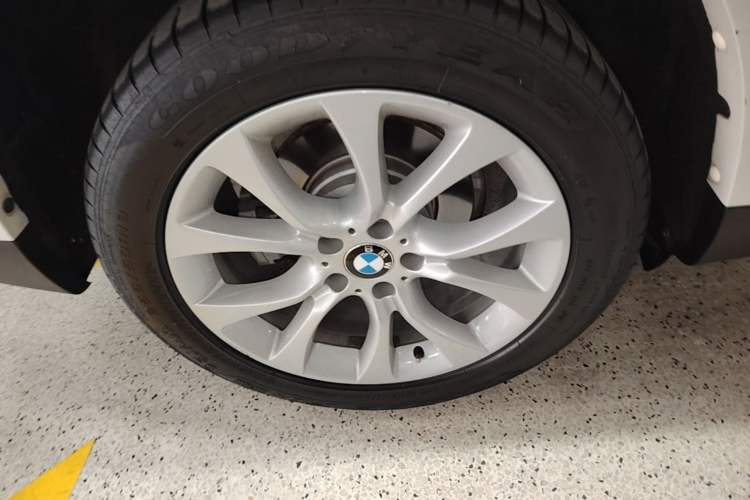 Used BMW X5 2018 xDrive28i Right Rear Wheel Hub