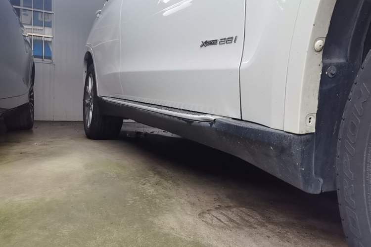 Used BMW X5 2018 xDrive28i Right Side Sill