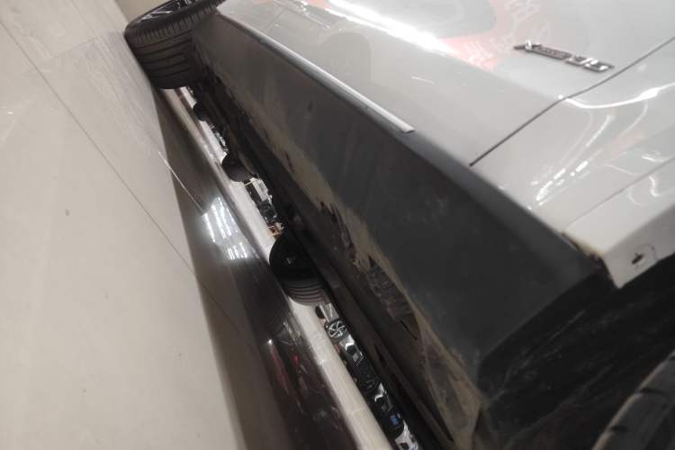 Used BMW X5 2018 xDrive35i Standard Model Small Screen Fabric Middle East Right Side Sill