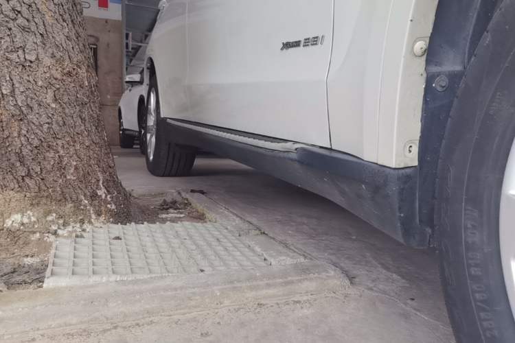 Used BMW X5 2018 xDrive28i Right Side Sill