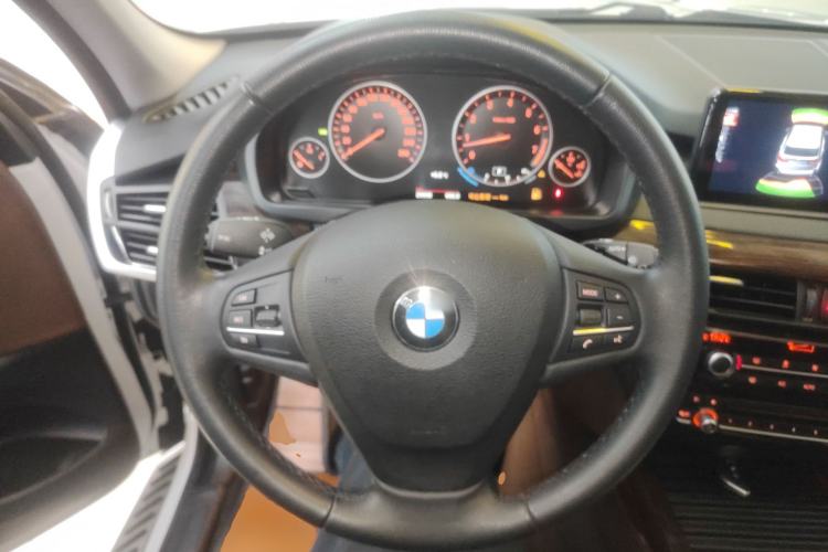 Used BMW X5 2018 xDrive35i Standard Model Small Screen Fabric Middle East Steering Wheel