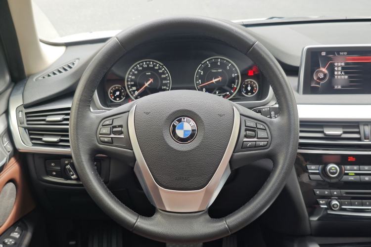 Used BMW X5 2018 xDrive35i Base Model Middle East Steering Wheel