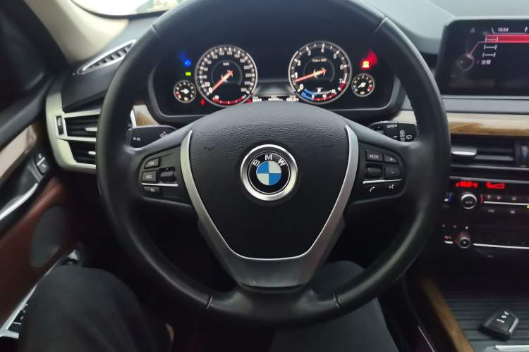 Used BMW X5 2018 xDrive35i Standard Model Small Screen Fabric Middle East Steering Wheel