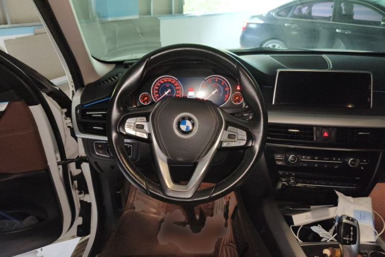 Used BMW X5 2018 xDrive35i Standard Model Small Screen Fabric Middle East Steering Wheel