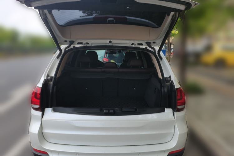 Used BMW X5 2018 xDrive28i Trunk