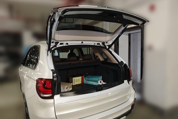Used BMW X5 2018 xDrive35i Elegant Edition Trunk