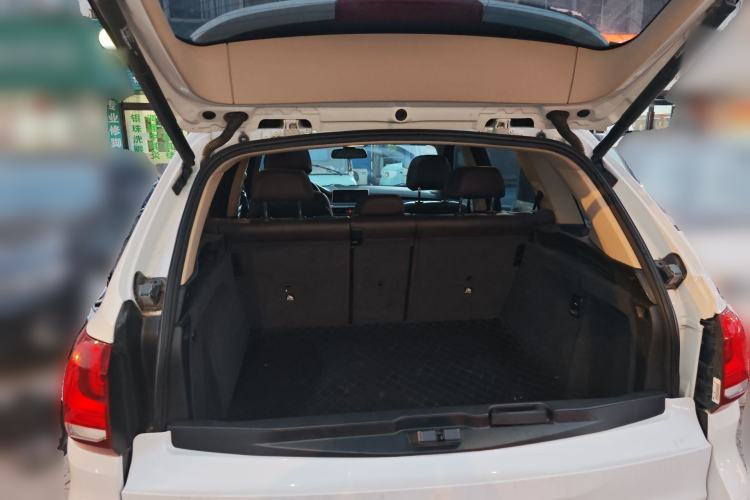 Used BMW X5 2018 xDrive28i Trunk