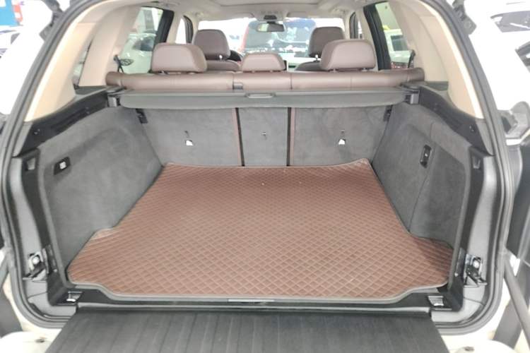 Used BMW X5 2018 xDrive28i Trunk