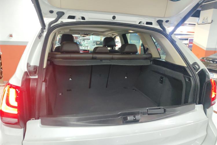 Used BMW X5 2018 xDrive28i Trunk