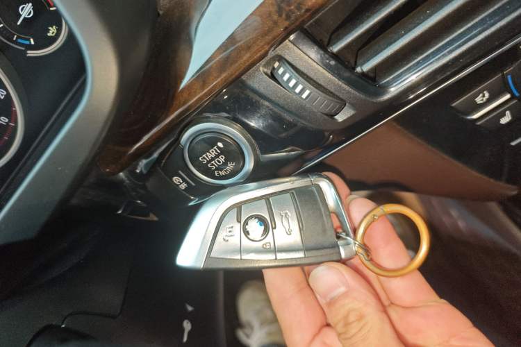 Used BMW X5 2018 xDrive28i Vehicle Key