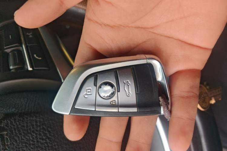 Used BMW X5 2018 xDrive28i Vehicle Key