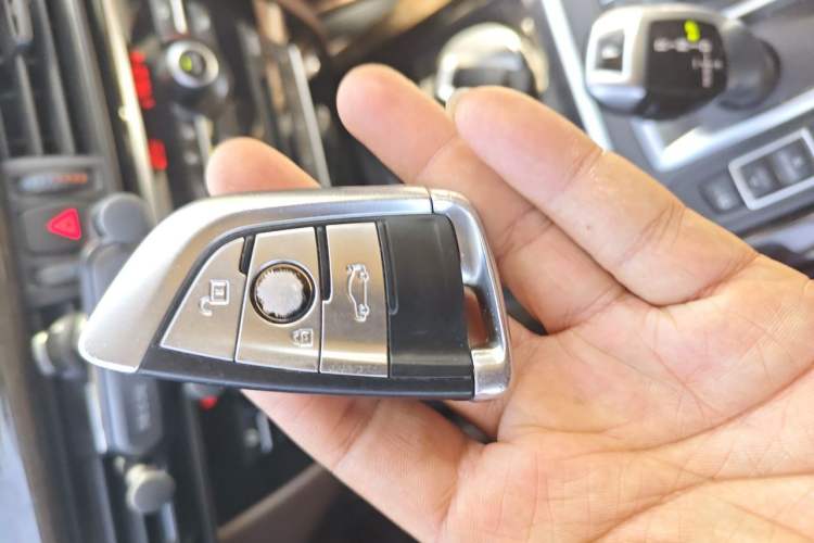 Used BMW X5 2018 xDrive28i Vehicle Key