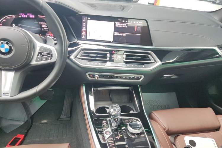 Used BMW X5 2019 xDrive40i Luxury Model with M Sport Package Audio And AC Panel