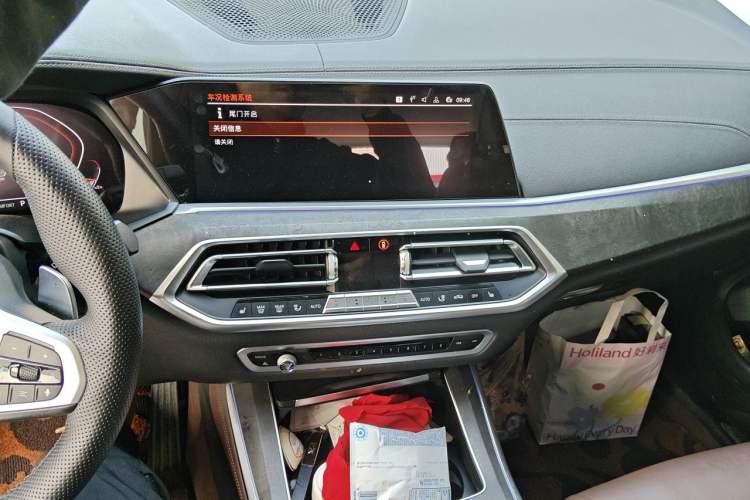 Used BMW X5 2019 xDrive40i Luxury Model with M Sport Package Audio And AC Panel