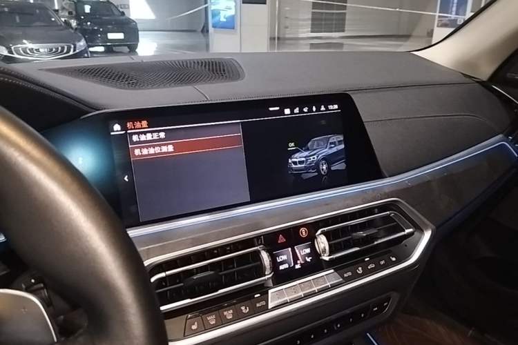 Used BMW X5 2019 xDrive40i Luxury Model with M Sport Package Audio And AC Panel