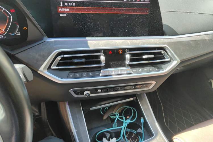 Used BMW X5 2019 xDrive40i Luxury Model with M Sport Package Audio And AC Panel